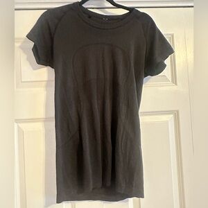 Swiftly Tech Short-Sleeve Shirt 2.0 *Hip Length Size 10